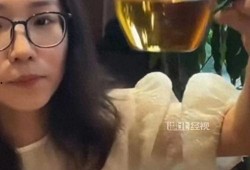 可乐妈被网友爆料视频,网友曝光可乐妈视频引发热议